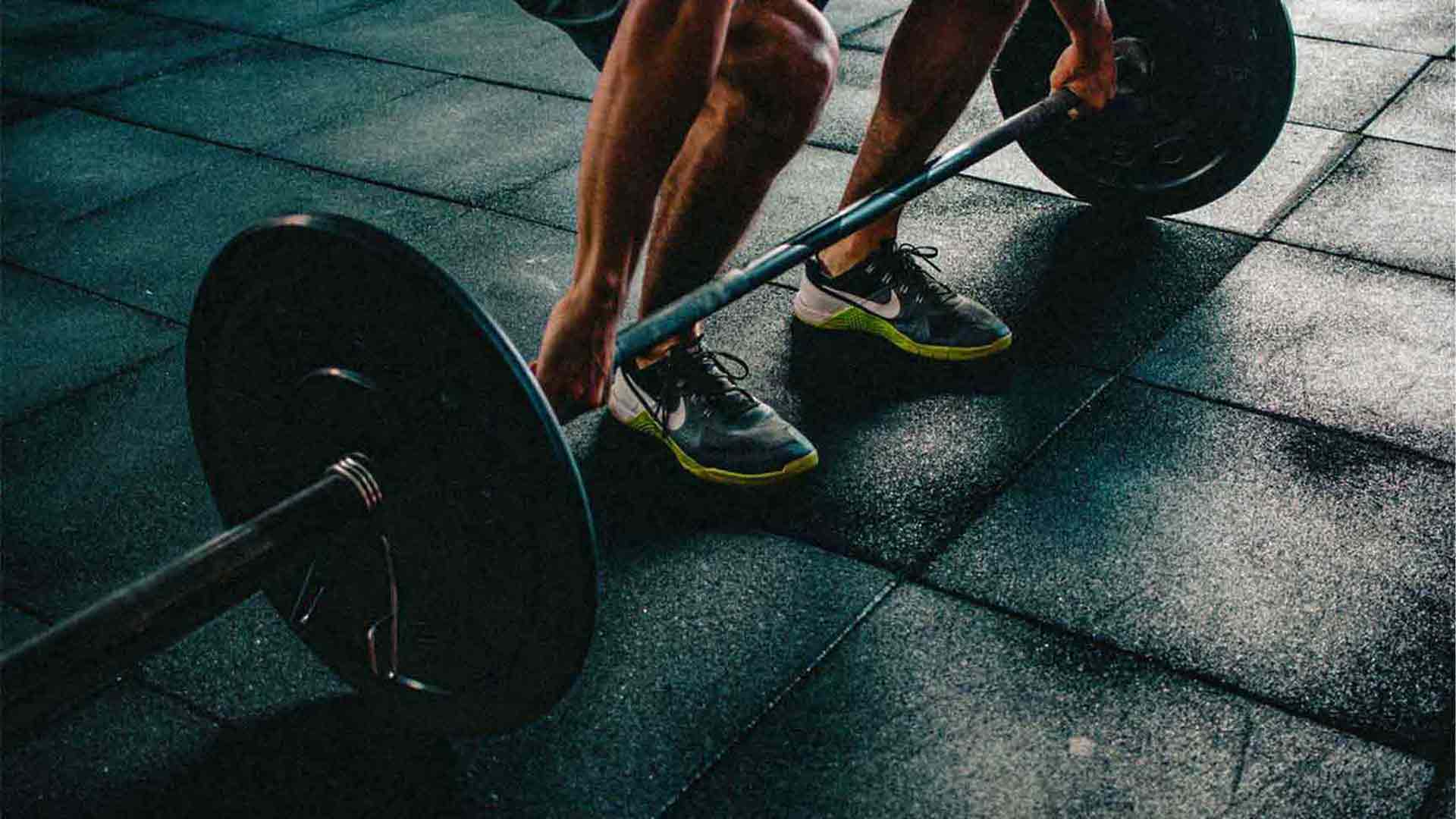 guy lifting a barbell
